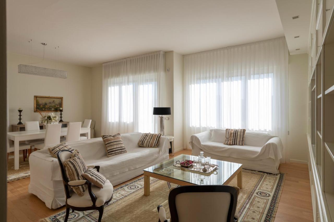 Casa Gramsci Luxury Apartment Pesaro Luaran gambar