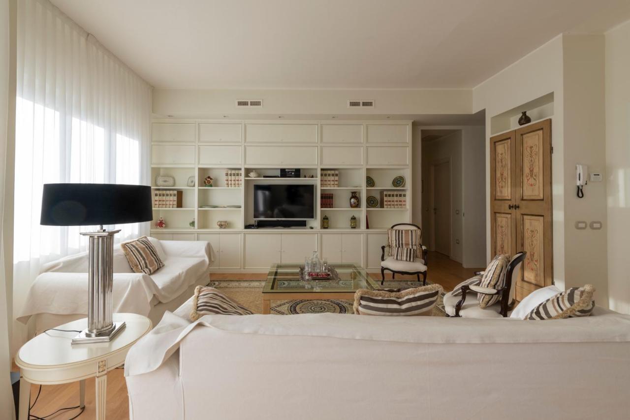 Casa Gramsci Luxury Apartment Pesaro Luaran gambar