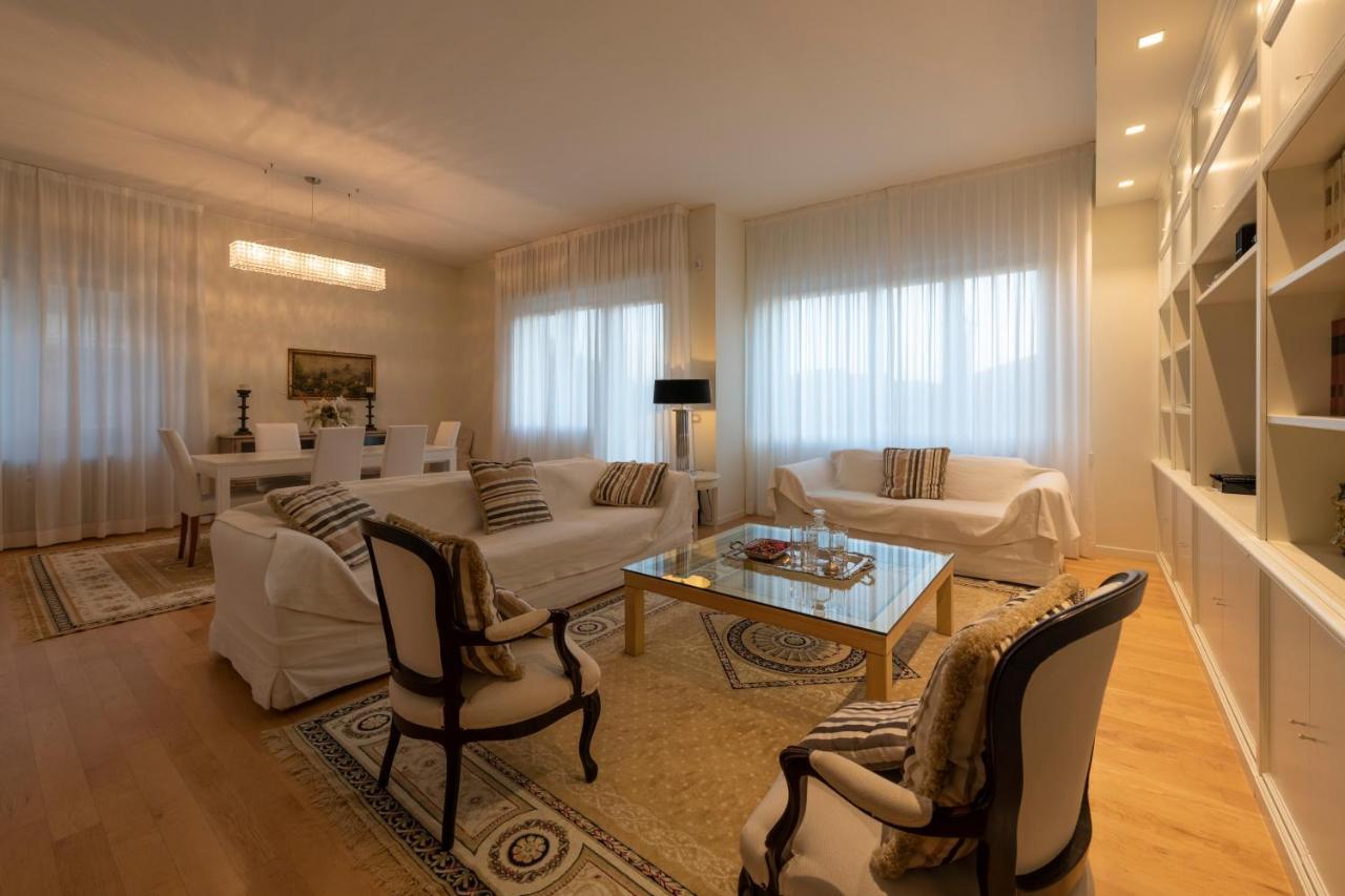 Casa Gramsci Luxury Apartment Pesaro Luaran gambar