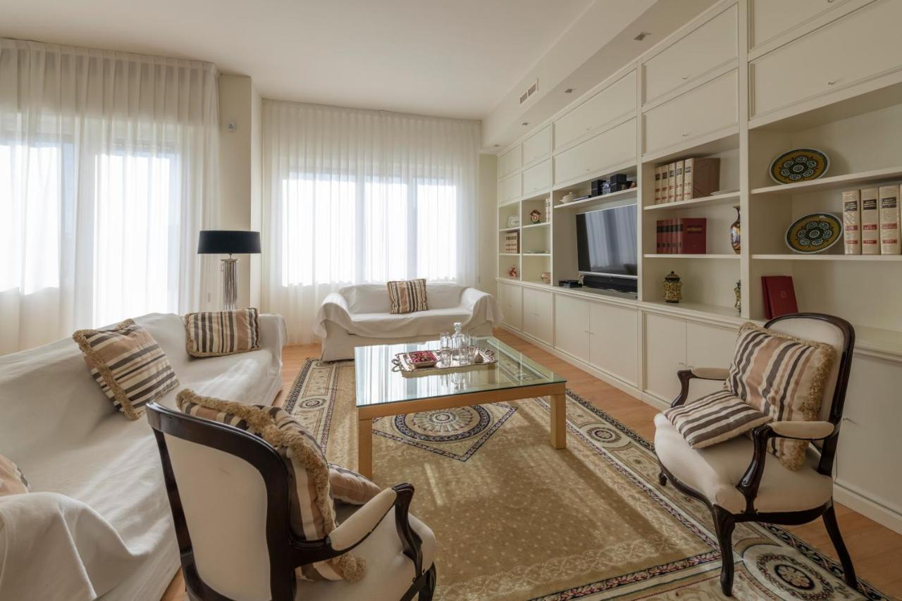 Casa Gramsci Luxury Apartment Pesaro Luaran gambar
