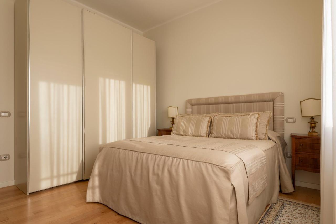 Casa Gramsci Luxury Apartment Pesaro Luaran gambar