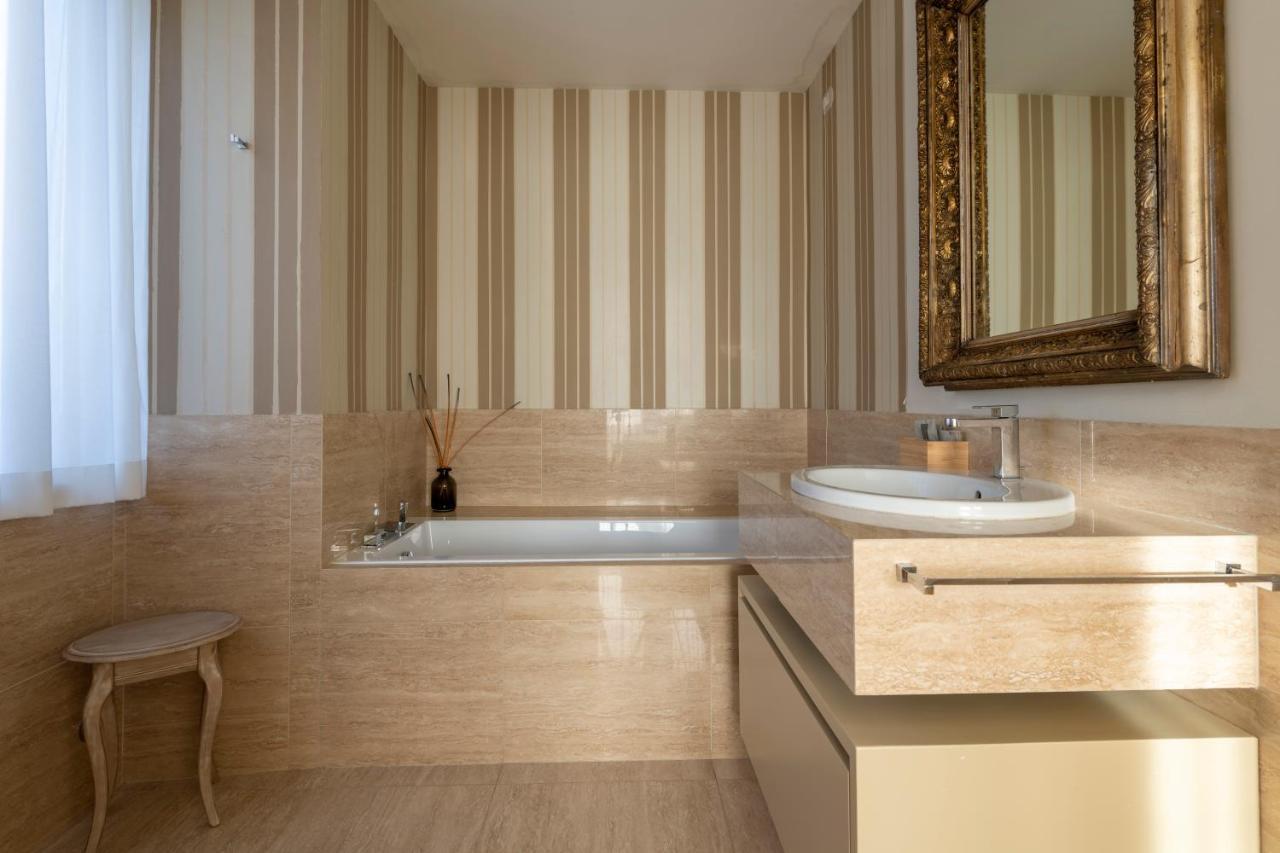 Casa Gramsci Luxury Apartment Pesaro Luaran gambar