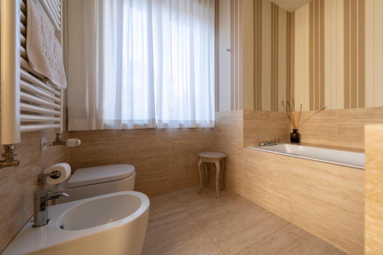 Casa Gramsci Luxury Apartment Pesaro Luaran gambar