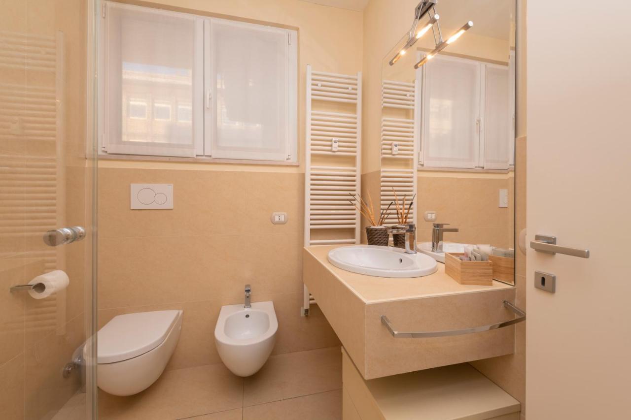 Casa Gramsci Luxury Apartment Pesaro Luaran gambar