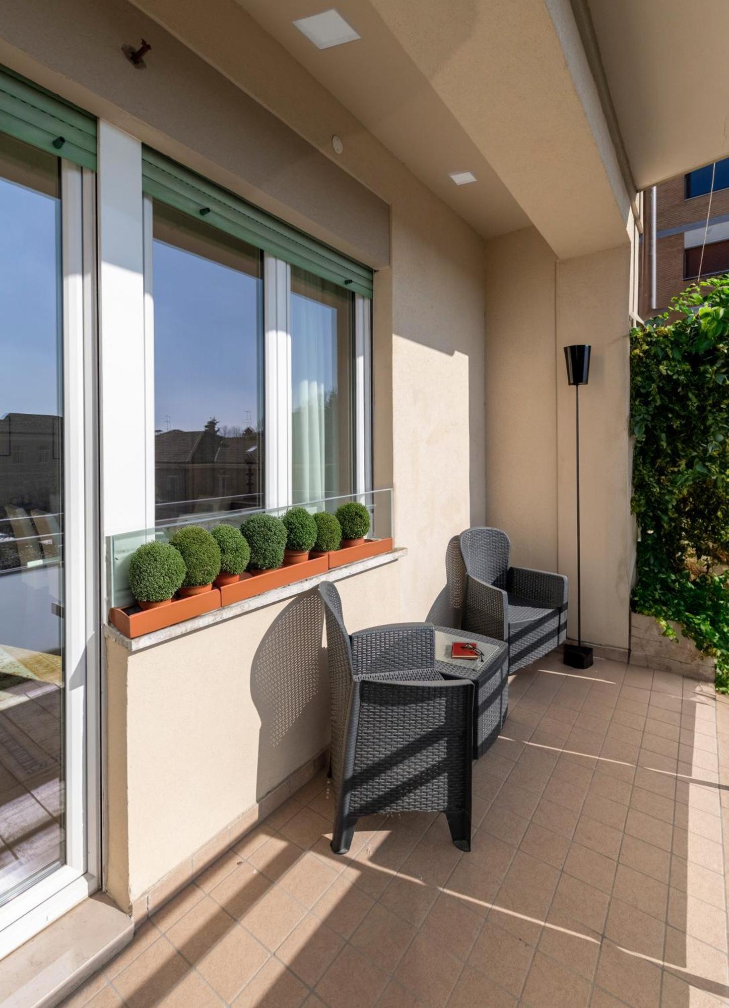 Casa Gramsci Luxury Apartment Pesaro Luaran gambar